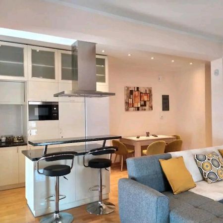 Stylish -Modern Apartment Heart Of Marousi Афины Экстерьер фото